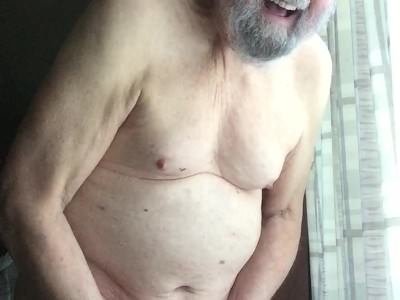 Masturbating my daddy penis and shooting out lots of cum